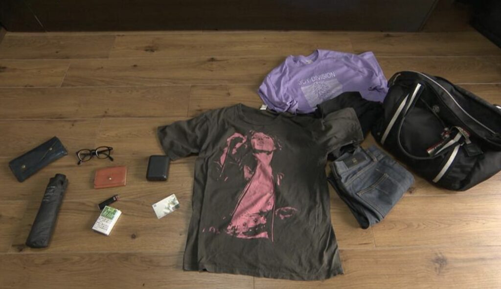 モヒカン男性の所持品